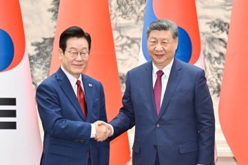 习近平同韩国总统李在明举行会谈